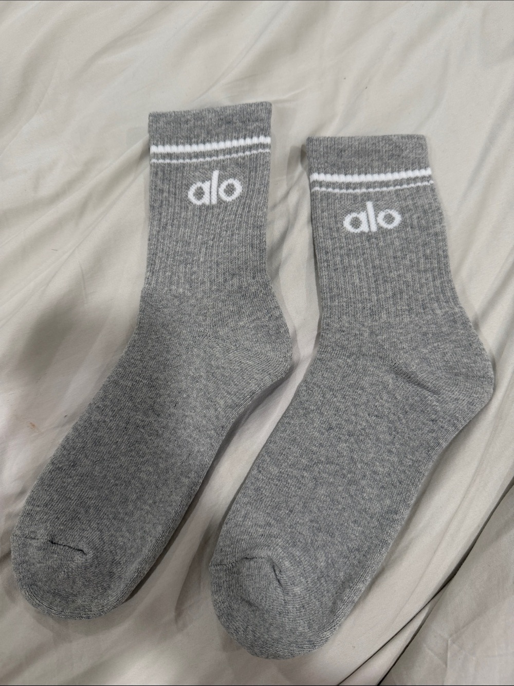 ALO Yoga Crew Socks in Gray - Cushioned Athletic Comfort